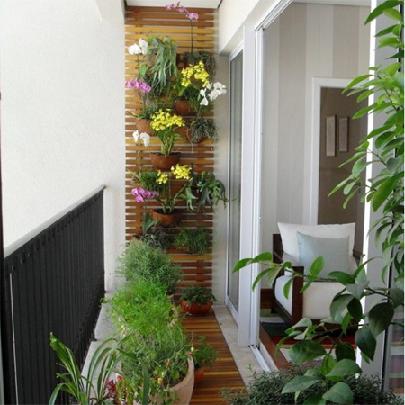 dizajn-malenkih-balkonov-i-lodzhii-svoimi-rukami-foto-5